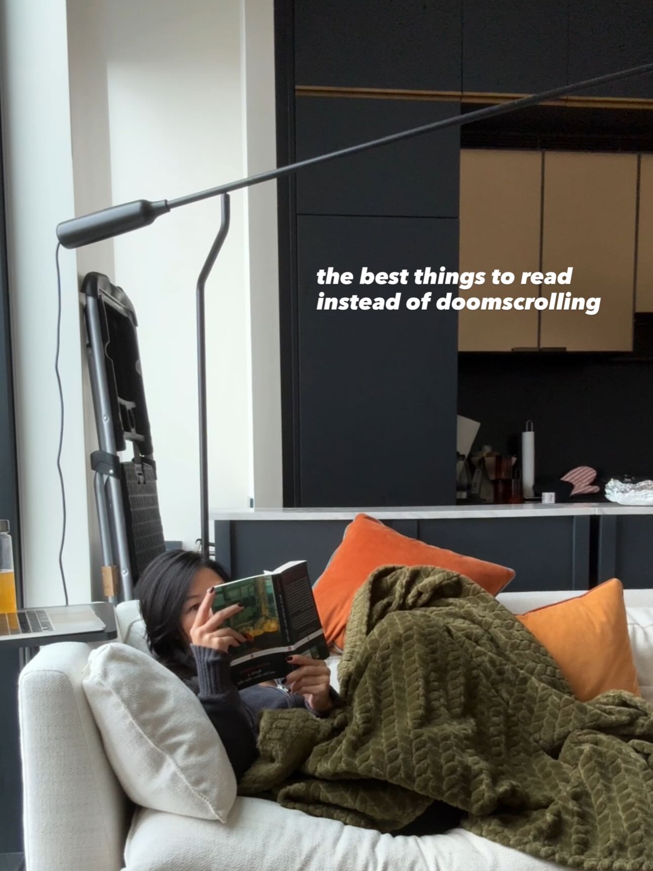 First slide of a carousel by @stephthefounder: the best things to read instead of doomscrolling